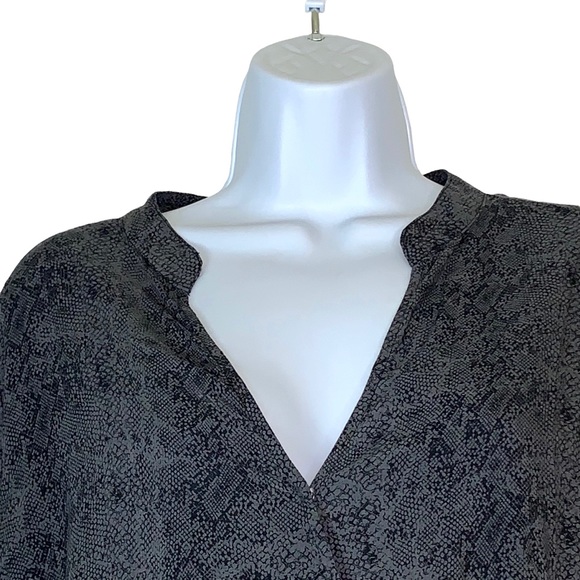 Splendid Blouse Faux Wrap Python Top V-Neck Gray Hi-Lo - Picture 9 of 11